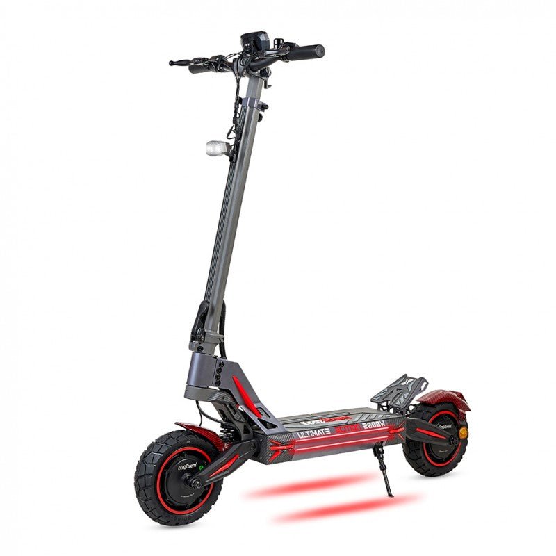 Scooter eléctrico rojo y negro con ruedas grandes.
